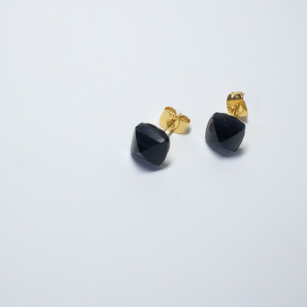 推し色★推し誕生石★天然石 オニキスの一粒ピアス【サージカルステンレス 金属アレルギー対応】