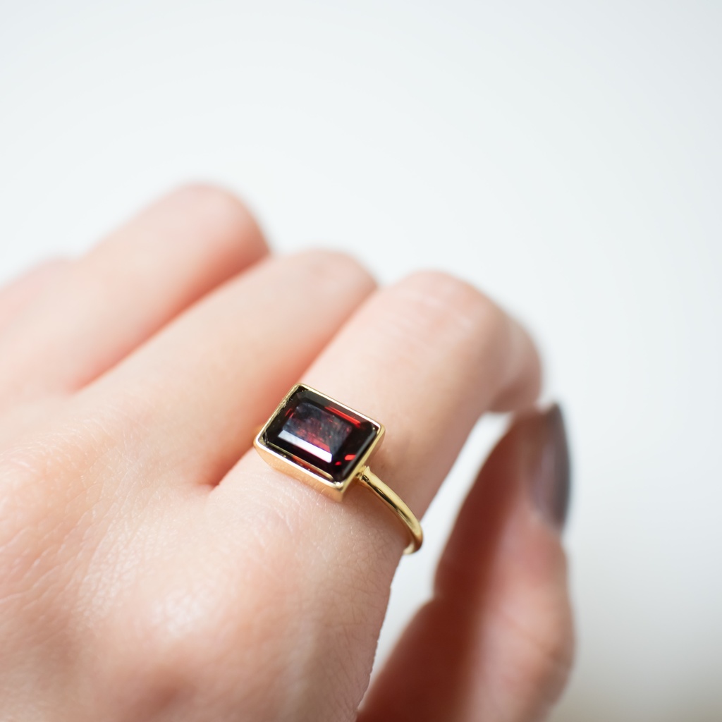 推し色★推し誕生石★ 天然石 宝石質 モザンビークガーネットのレクタングルリング【10号・13号】
