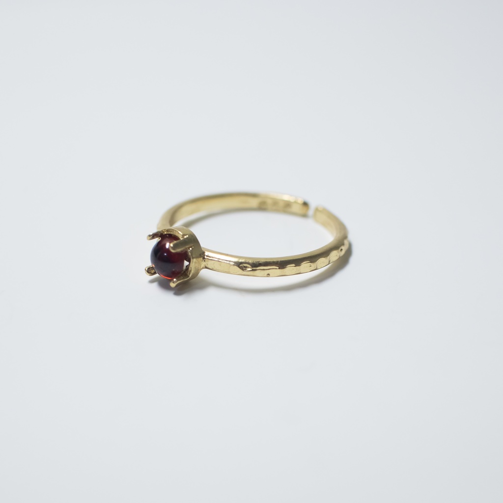 推し色★推し誕生石★天然石 モザンビークガーネットの鎚目ハンマードリング【フリーサイズ】