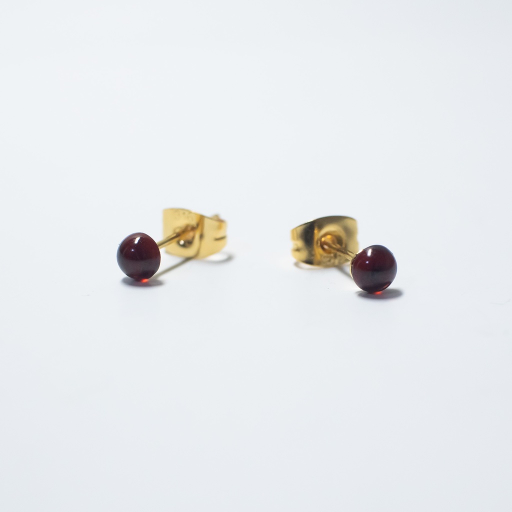 推し色★推し誕生石★ 天然石 モザンビークガーネットの小粒ピアス【サージカルステンレス 金属アレルギー対応】