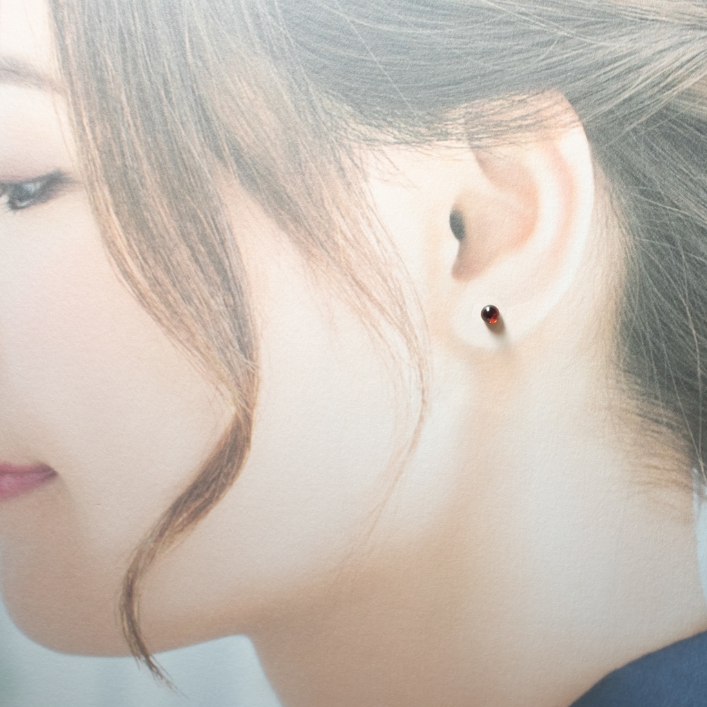 推し色★推し誕生石★ 天然石 モザンビークガーネットの小粒ピアス【サージカルステンレス 金属アレルギー対応】