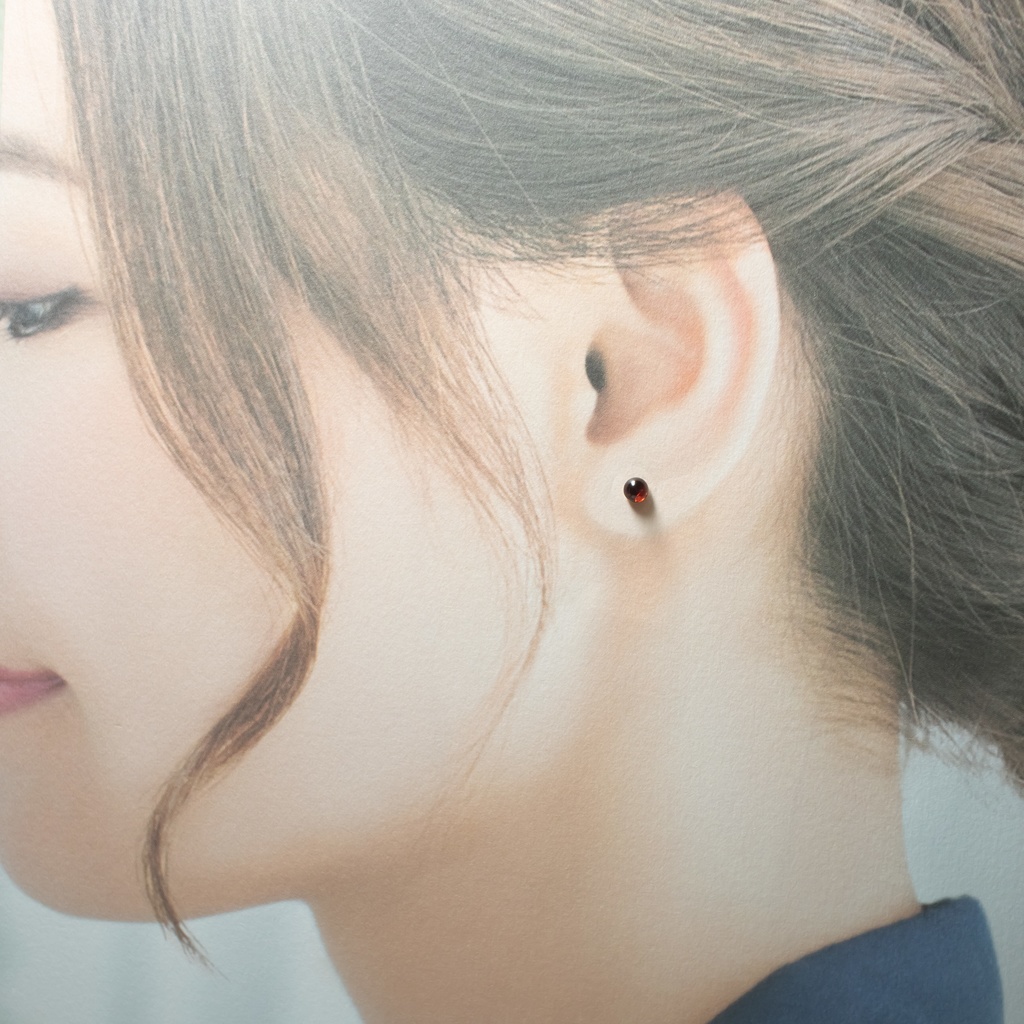 推し色★推し誕生石★ 天然石 モザンビークガーネットの小粒ピアス【サージカルステンレス 金属アレルギー対応】