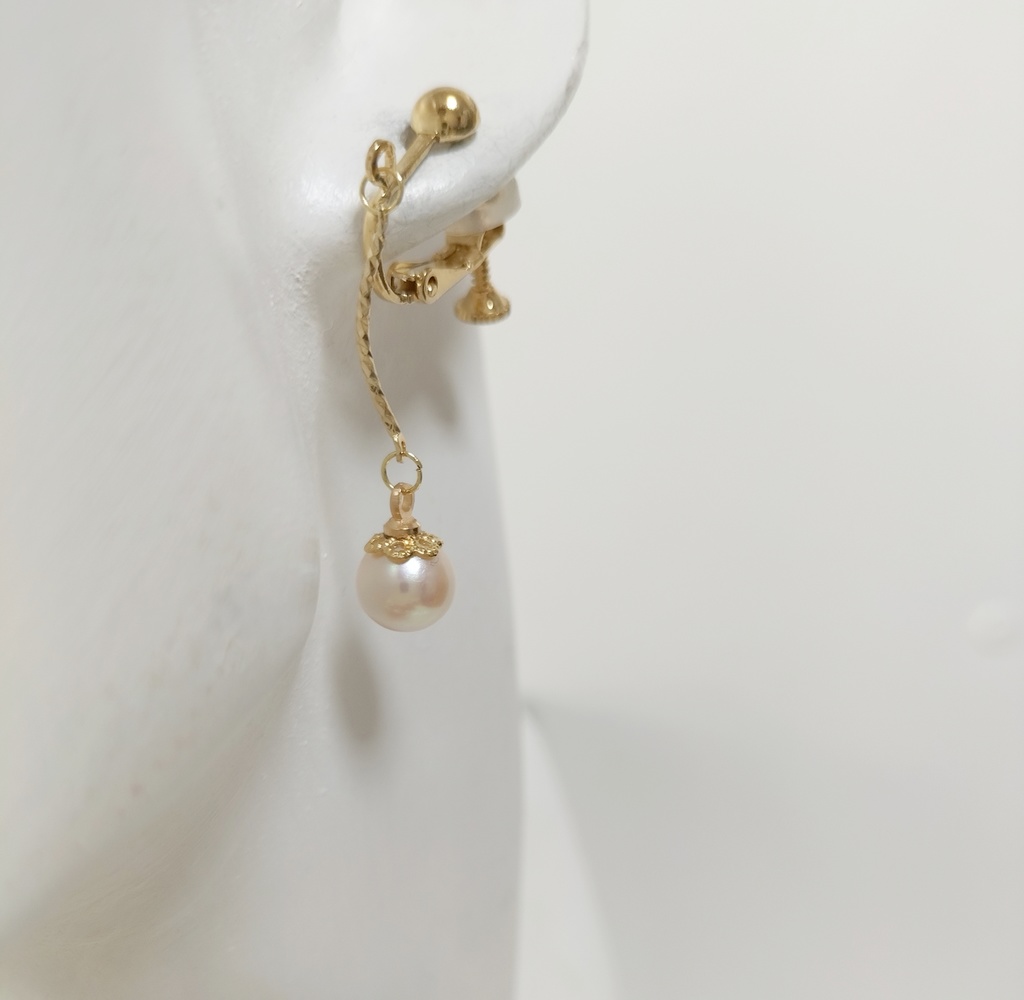 あこや真珠(日本産)のネジバネ式イヤリング