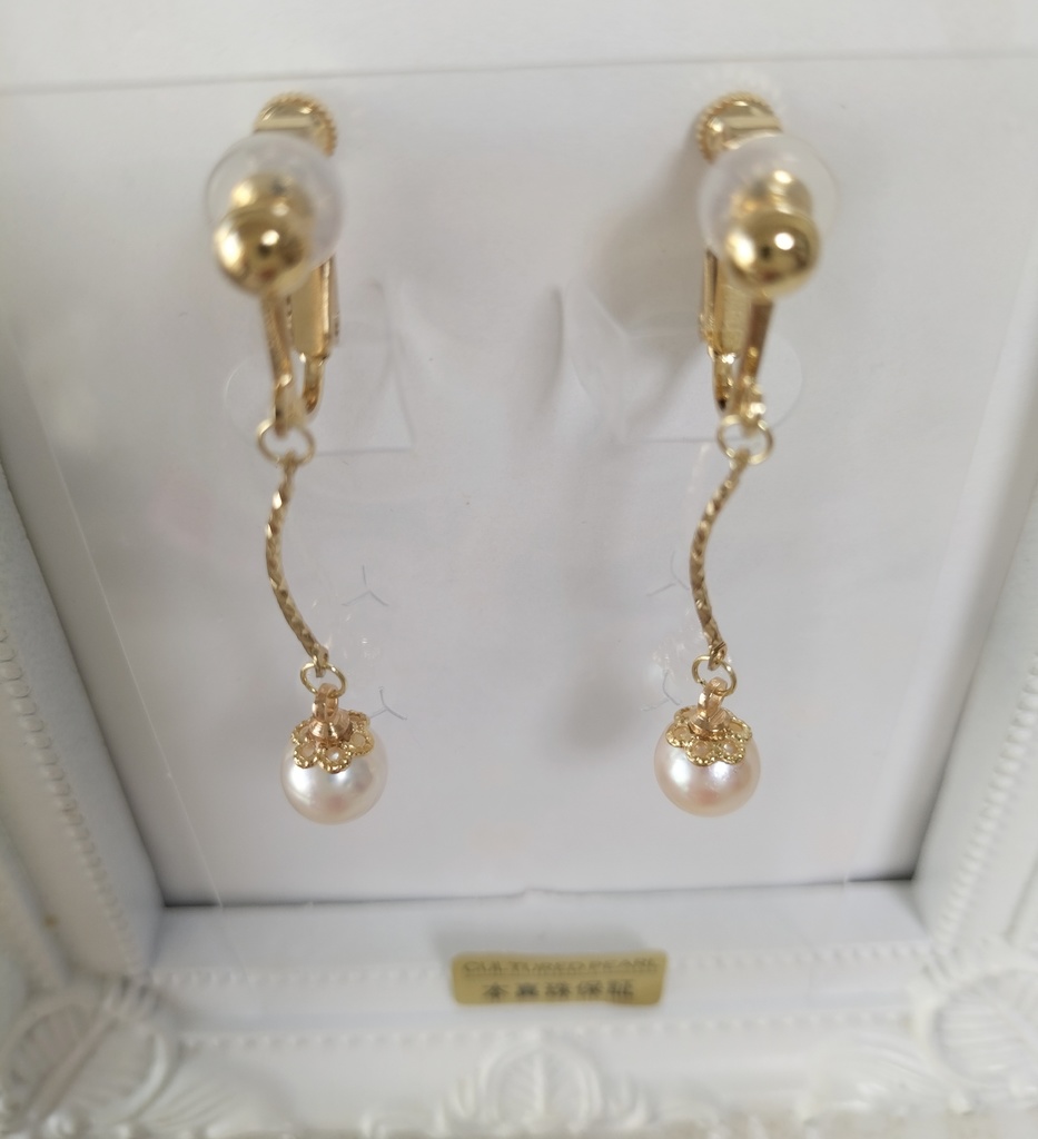 あこや真珠(日本産)のネジバネ式イヤリング