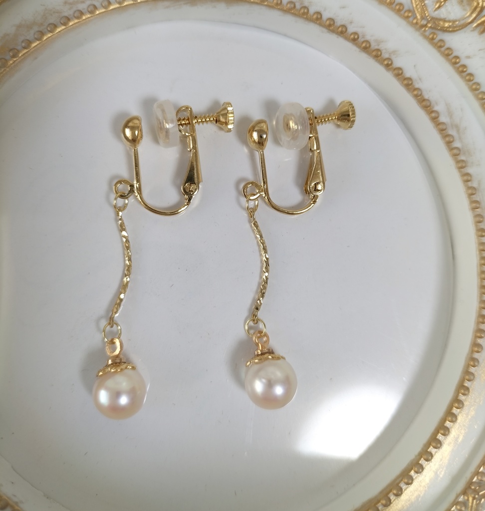 あこや真珠(日本産)のネジバネ式イヤリング