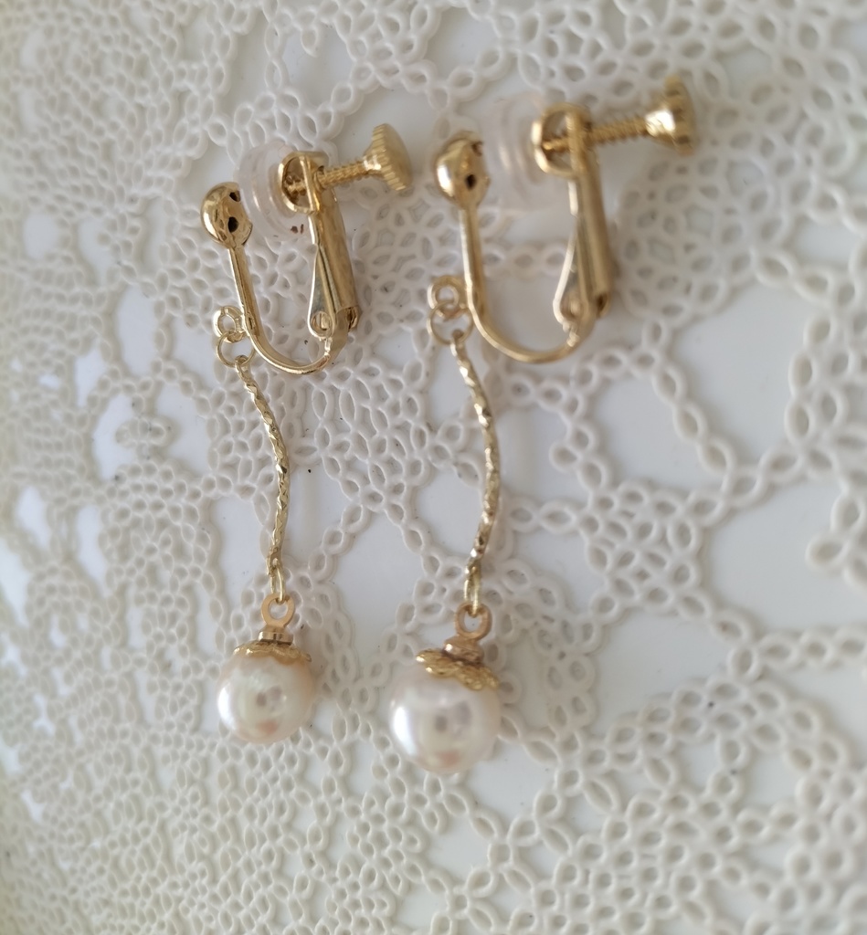 あこや真珠(日本産)のネジバネ式イヤリング