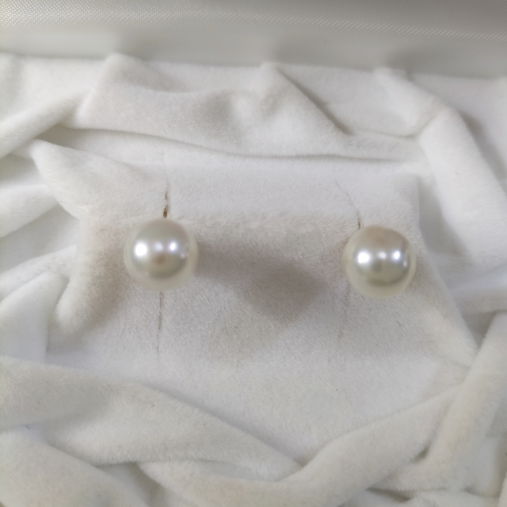 あこや真珠(日本産)のピアス