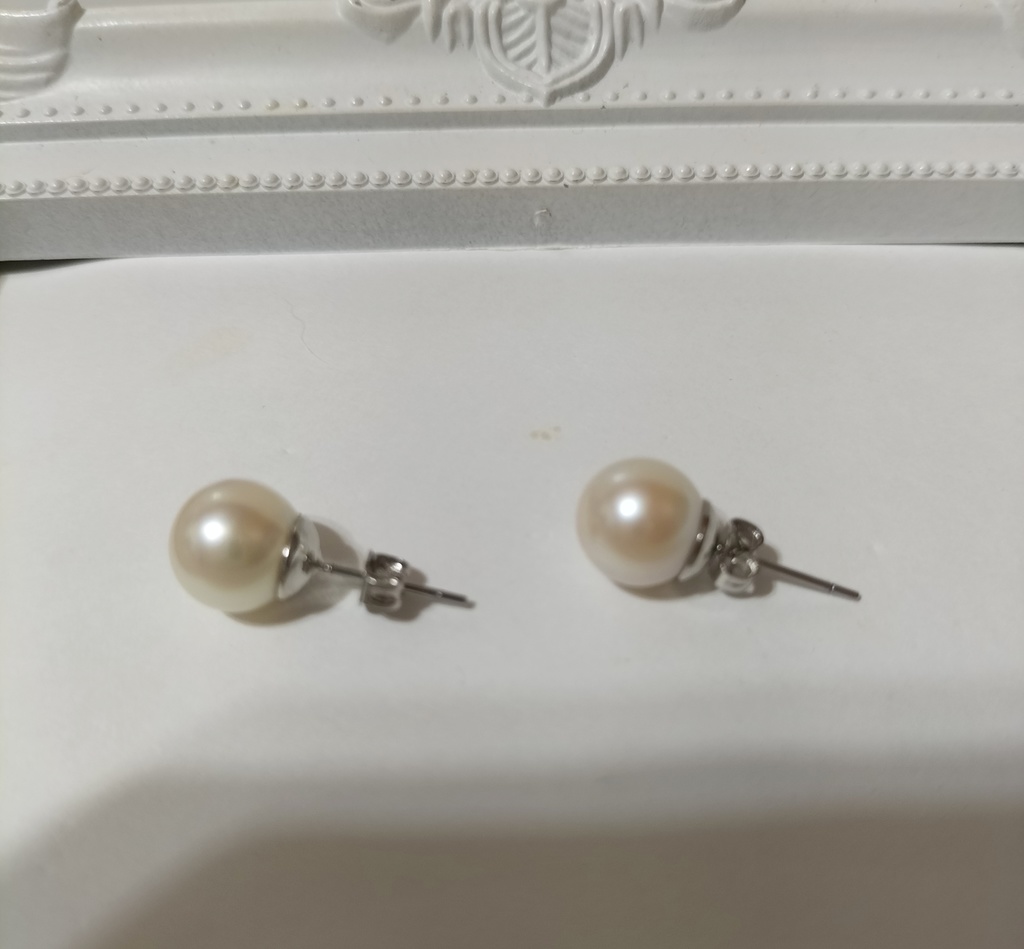 あこや真珠(日本産)のピアス
