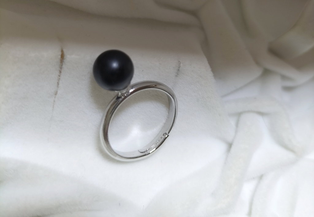 天然石ジェット、約8ミリ珠のリング(フリーサイズ)