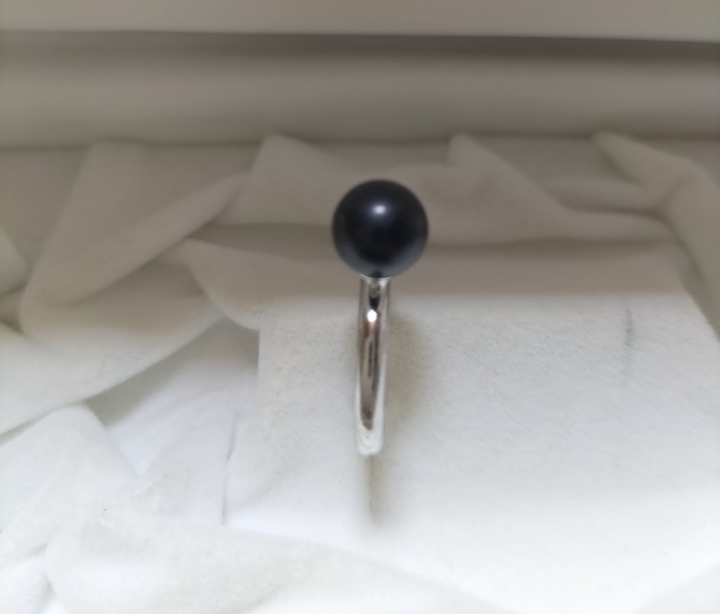 天然石ジェット、約8ミリ珠のリング(フリーサイズ)