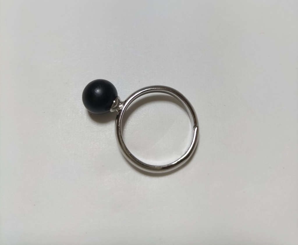 天然石ジェット、約8ミリ珠のリング(フリーサイズ)