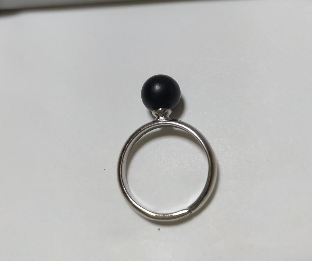 天然石ジェット、約8ミリ珠のリング(フリーサイズ)