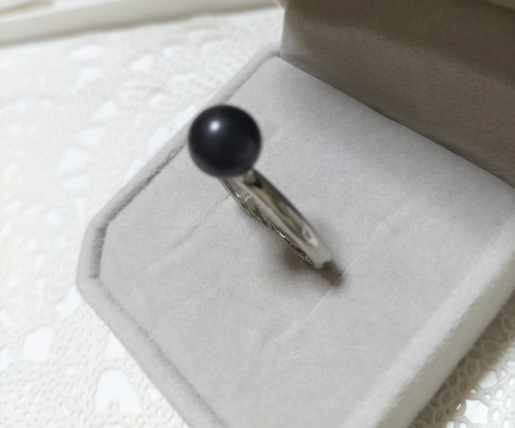 天然石ジェット、約8ミリ珠のリング(フリーサイズ)