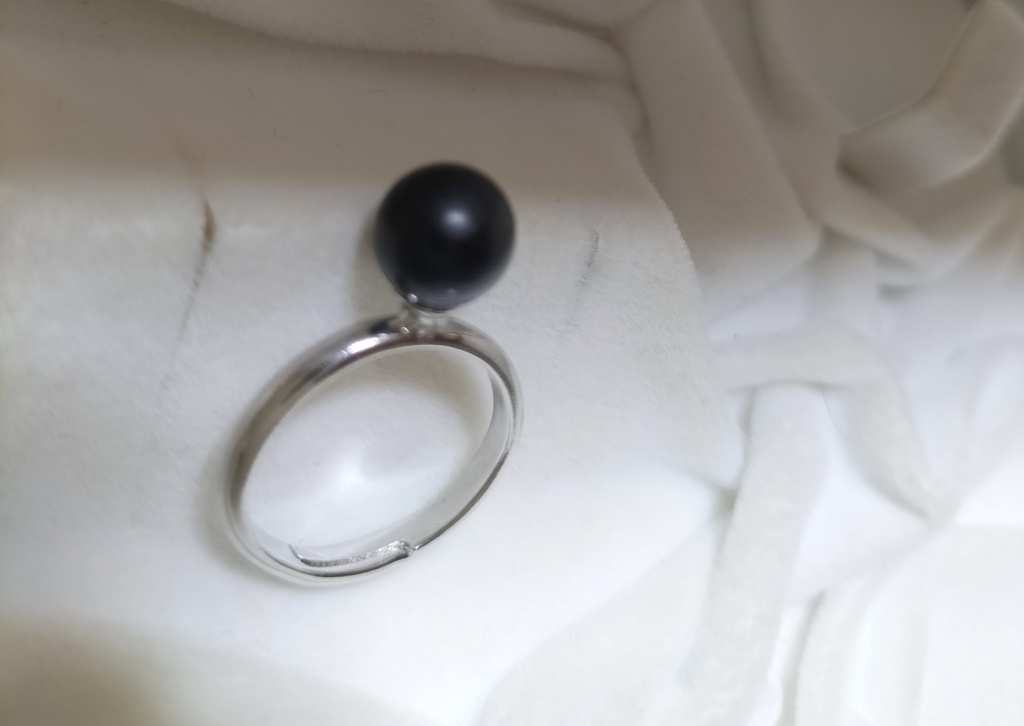 天然石ジェット、約8ミリ珠のリング(フリーサイズ)