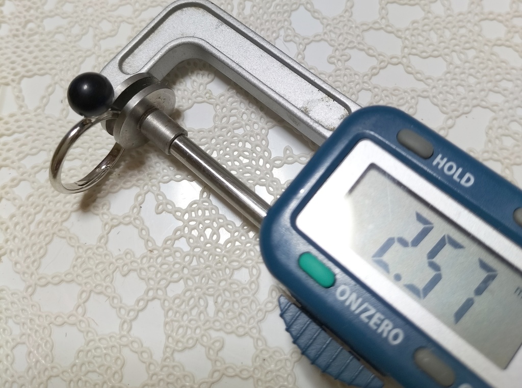 天然石ジェット、約8ミリ珠のリング(フリーサイズ)