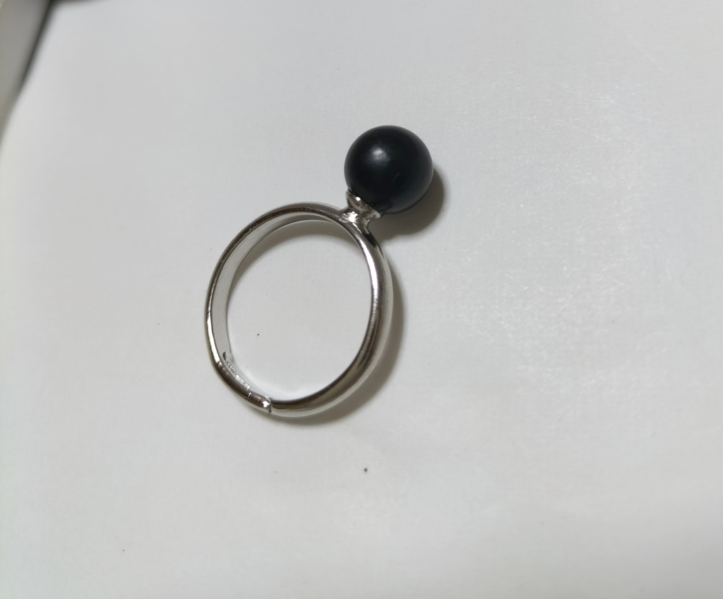天然石ジェット、約8ミリ珠のリング(フリーサイズ)