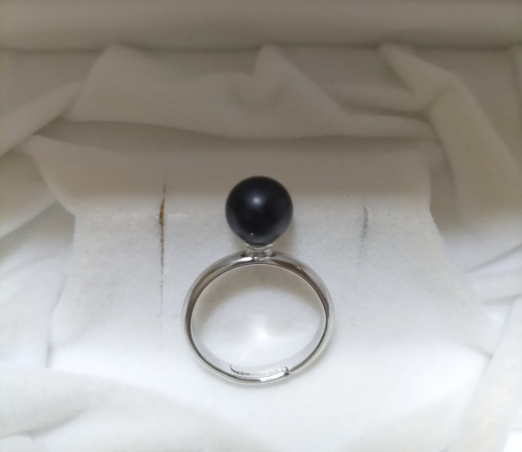 天然石ジェット、約8ミリ珠のリング(フリーサイズ)