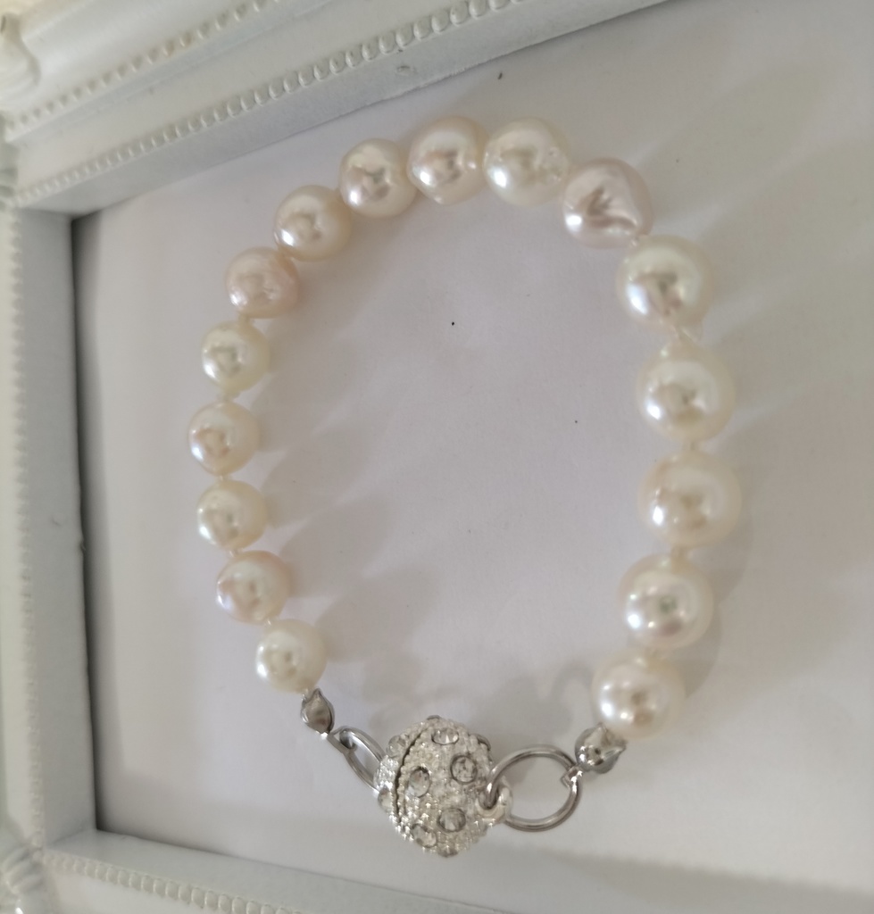 あこや本真珠(日本産)のマグネット式ブレスレット 内径、約14cm