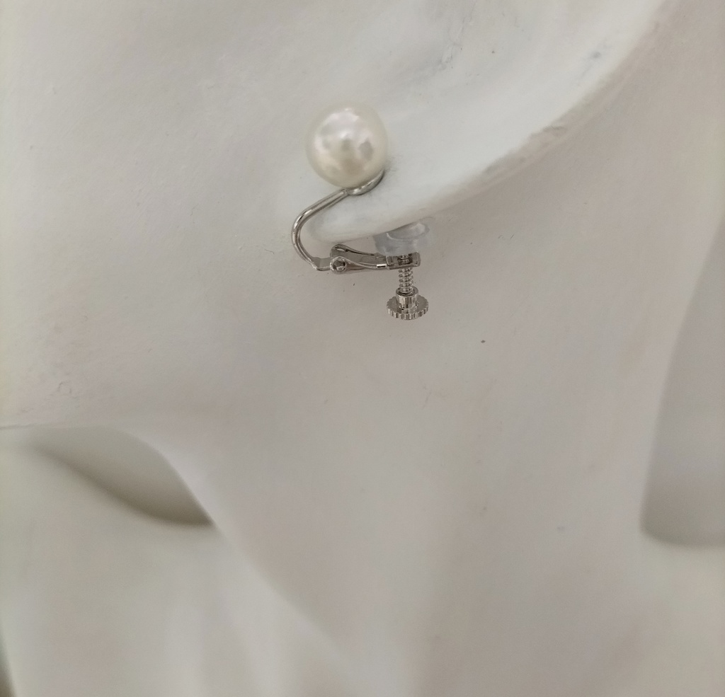 日本産あこや本真珠(宇和島産)のネジバネ式イヤリング