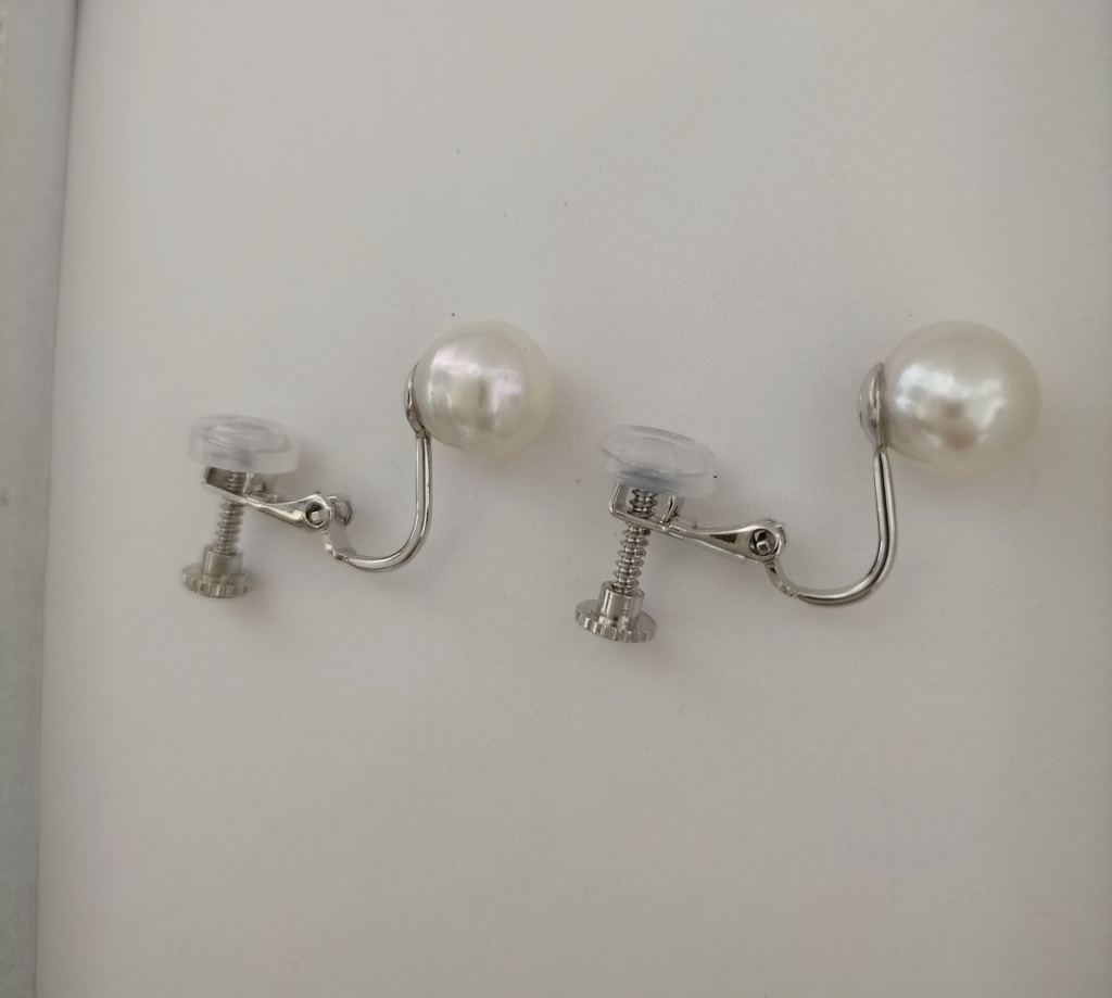 日本産あこや本真珠(宇和島産)のネジバネ式イヤリング
