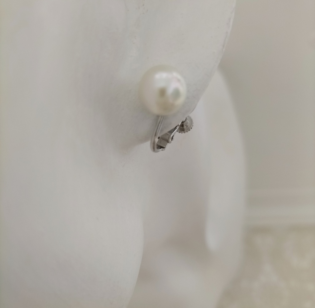 日本産あこや本真珠(宇和島産)のネジバネ式イヤリング