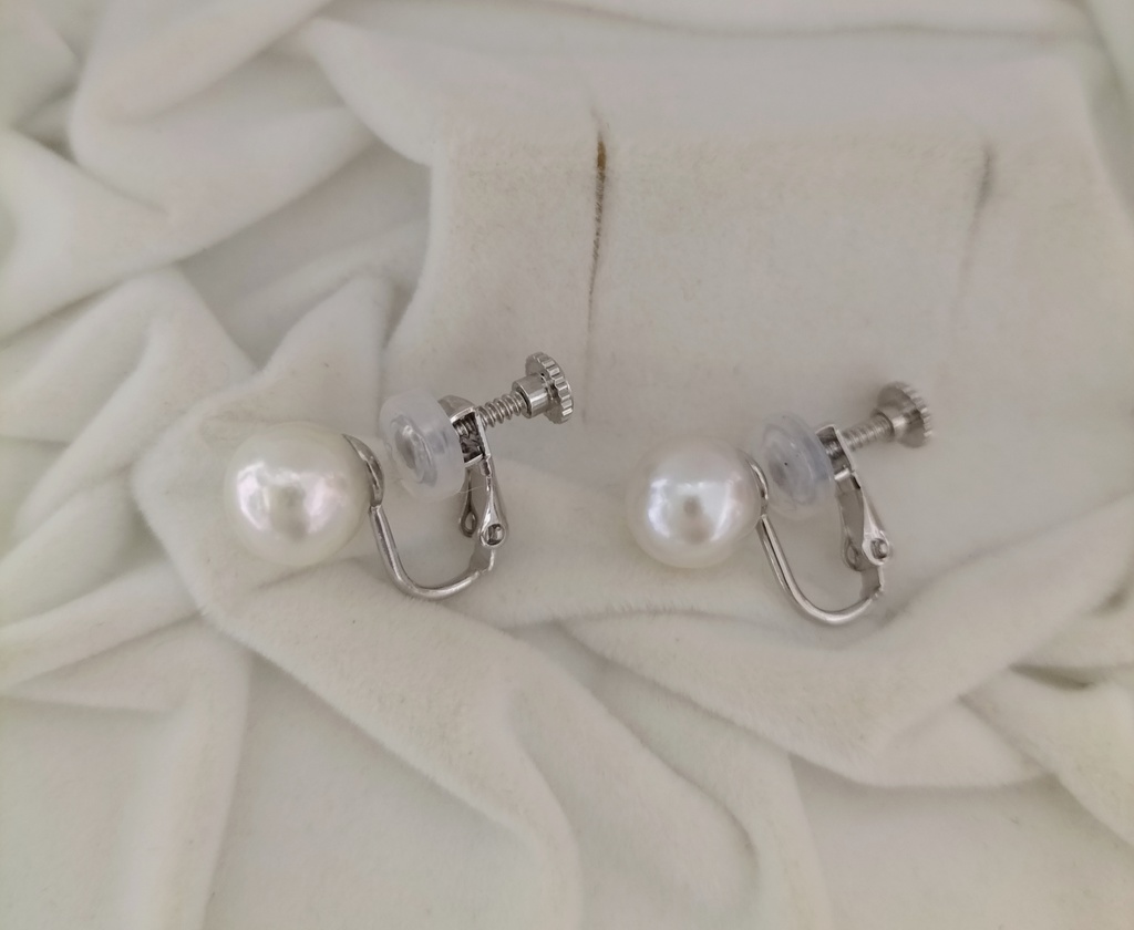 日本産あこや本真珠(宇和島産)のネジバネ式イヤリング