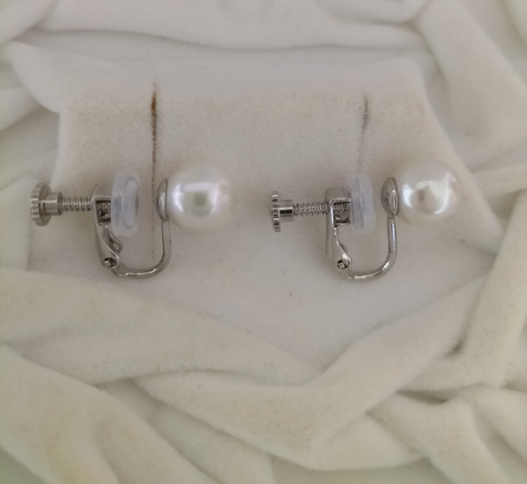 日本産あこや本真珠(宇和島産)のネジバネ式イヤリング