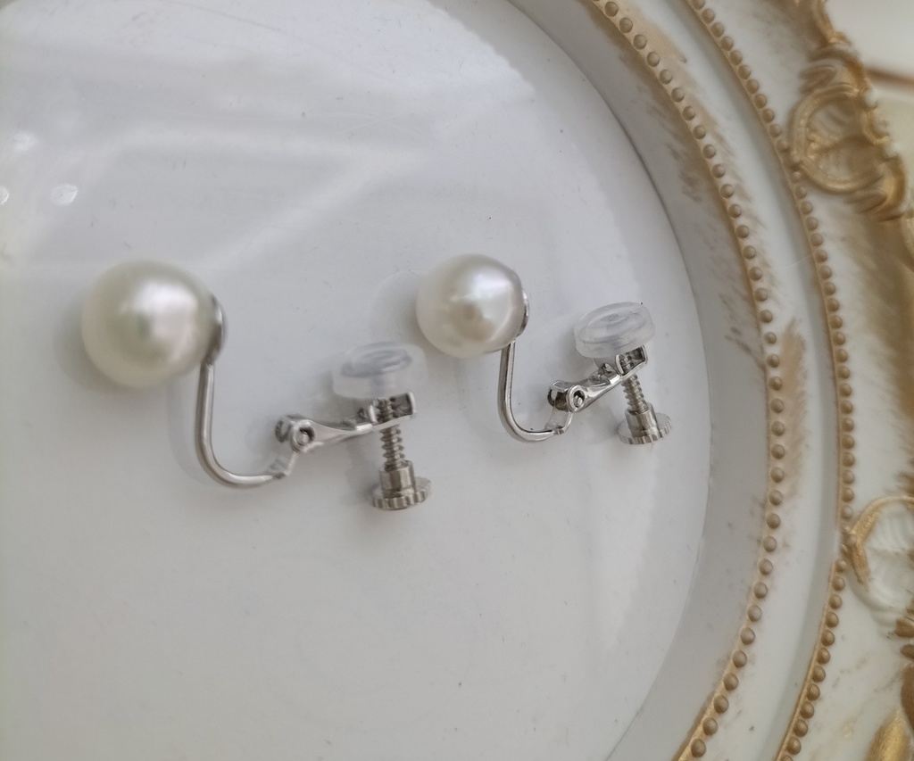 日本産あこや本真珠(宇和島産)のネジバネ式イヤリング