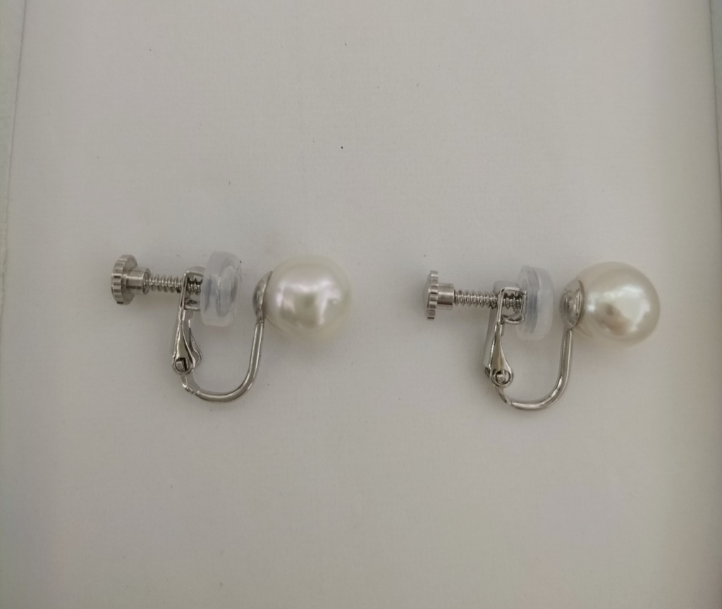 日本産あこや本真珠(宇和島産)のネジバネ式イヤリング