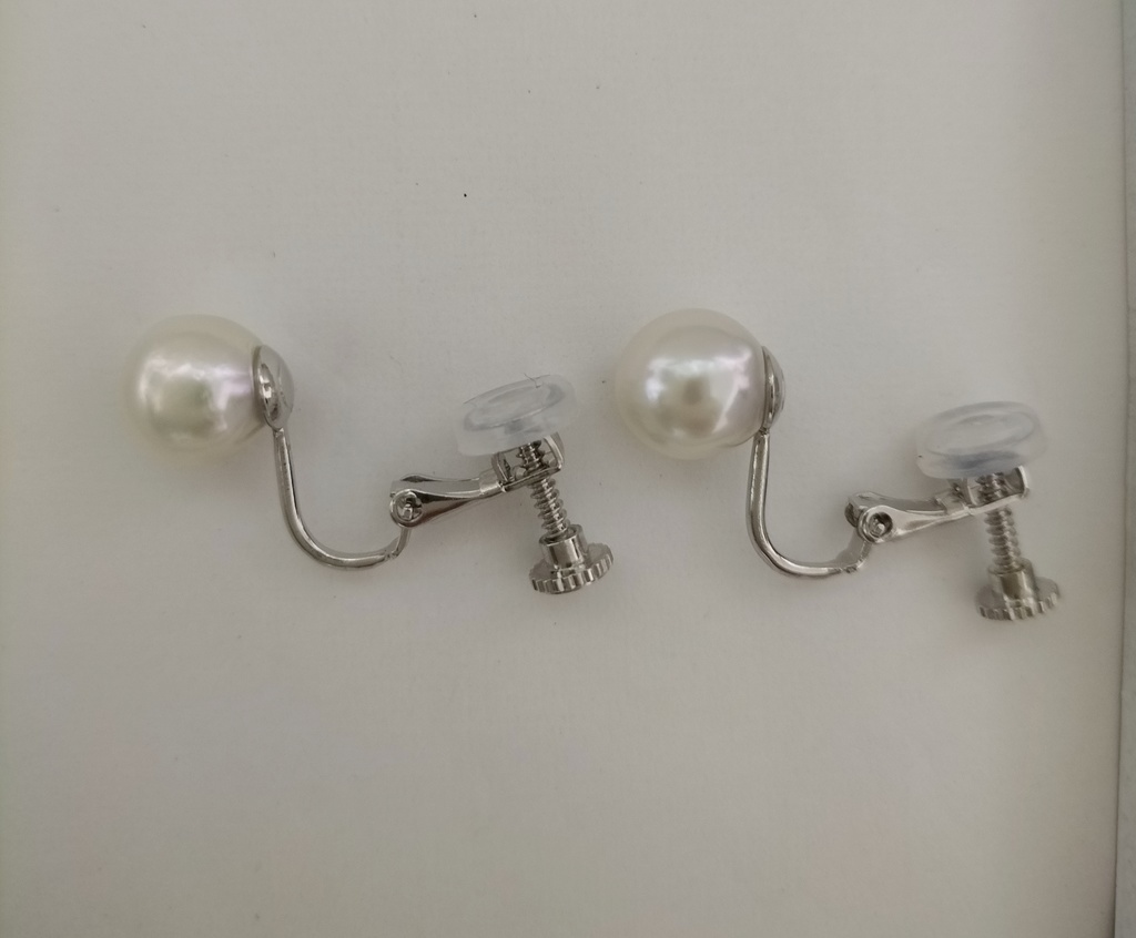 日本産あこや本真珠(宇和島産)のネジバネ式イヤリング