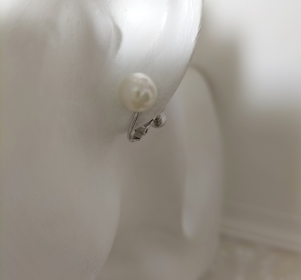 日本産あこや本真珠(宇和島産)のネジバネ式イヤリング
