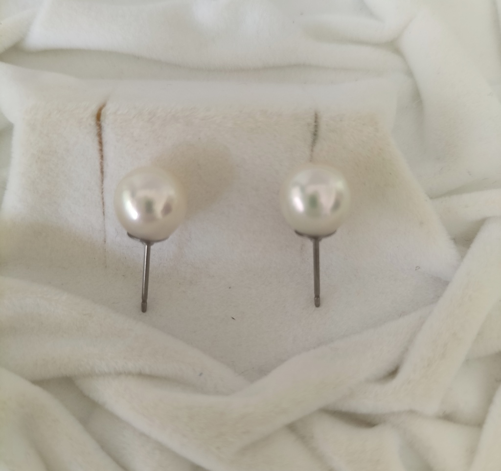 日本産あこや本真珠(宇和島産)のチタン製のピアス