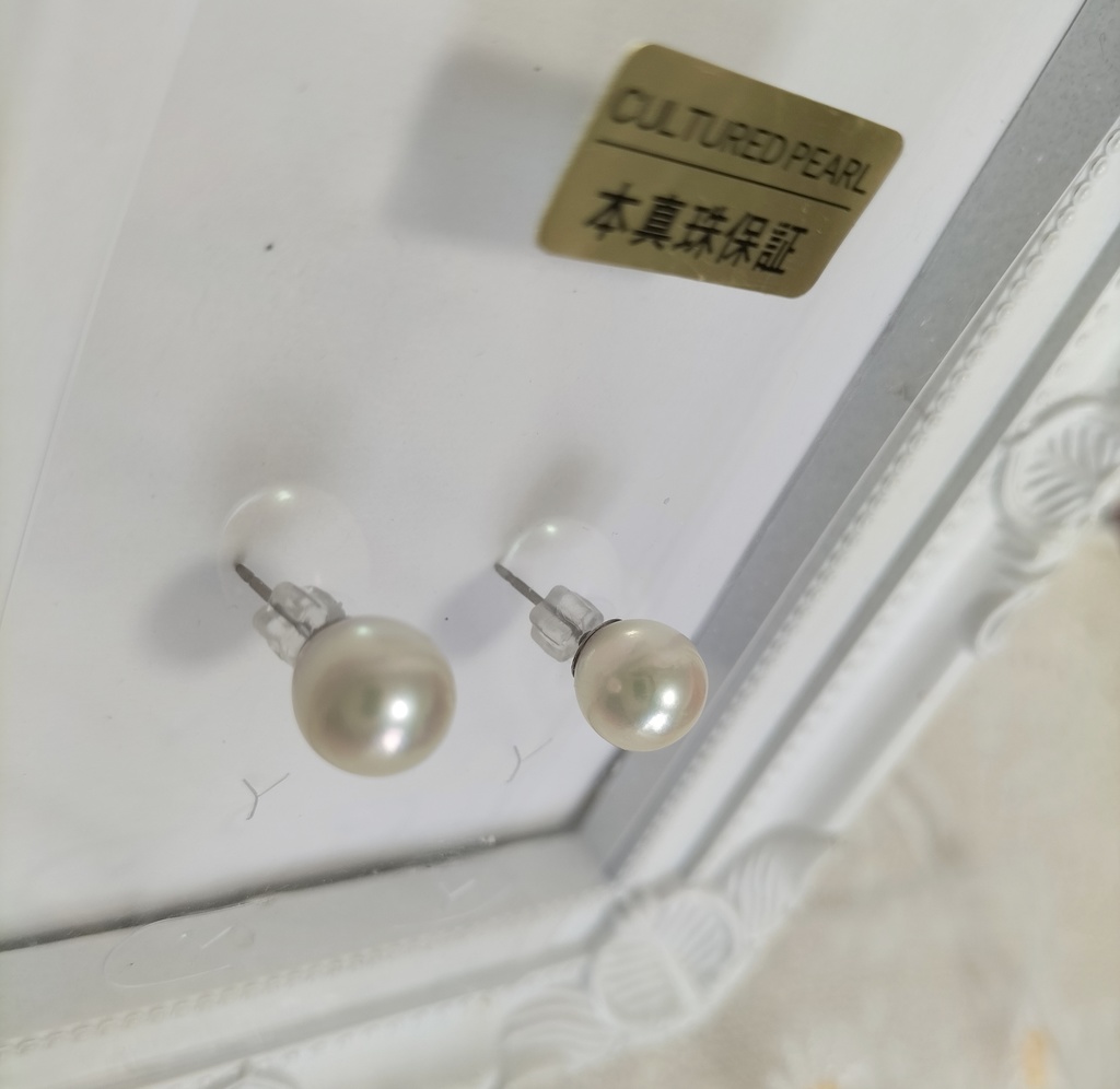 日本産あこや本真珠(宇和島産)のチタン製のピアス