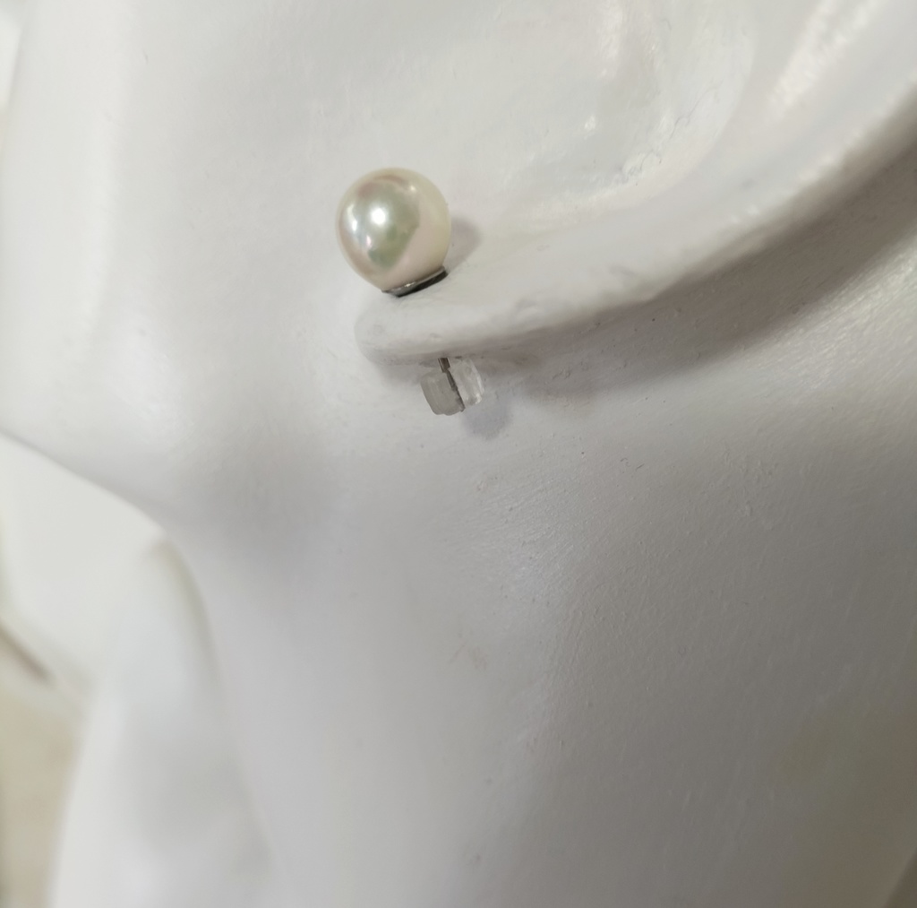 日本産あこや本真珠(宇和島産)のチタン製のピアス