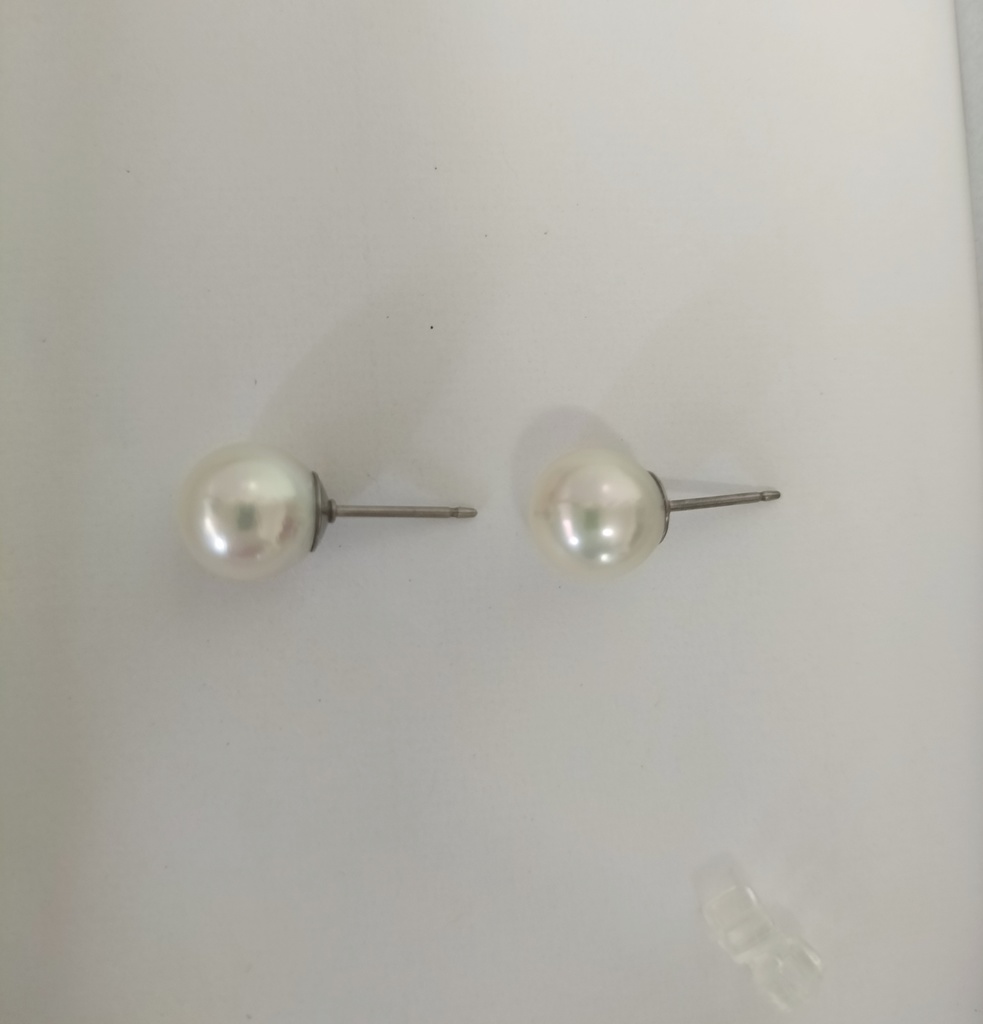 日本産あこや本真珠(宇和島産)のチタン製のピアス