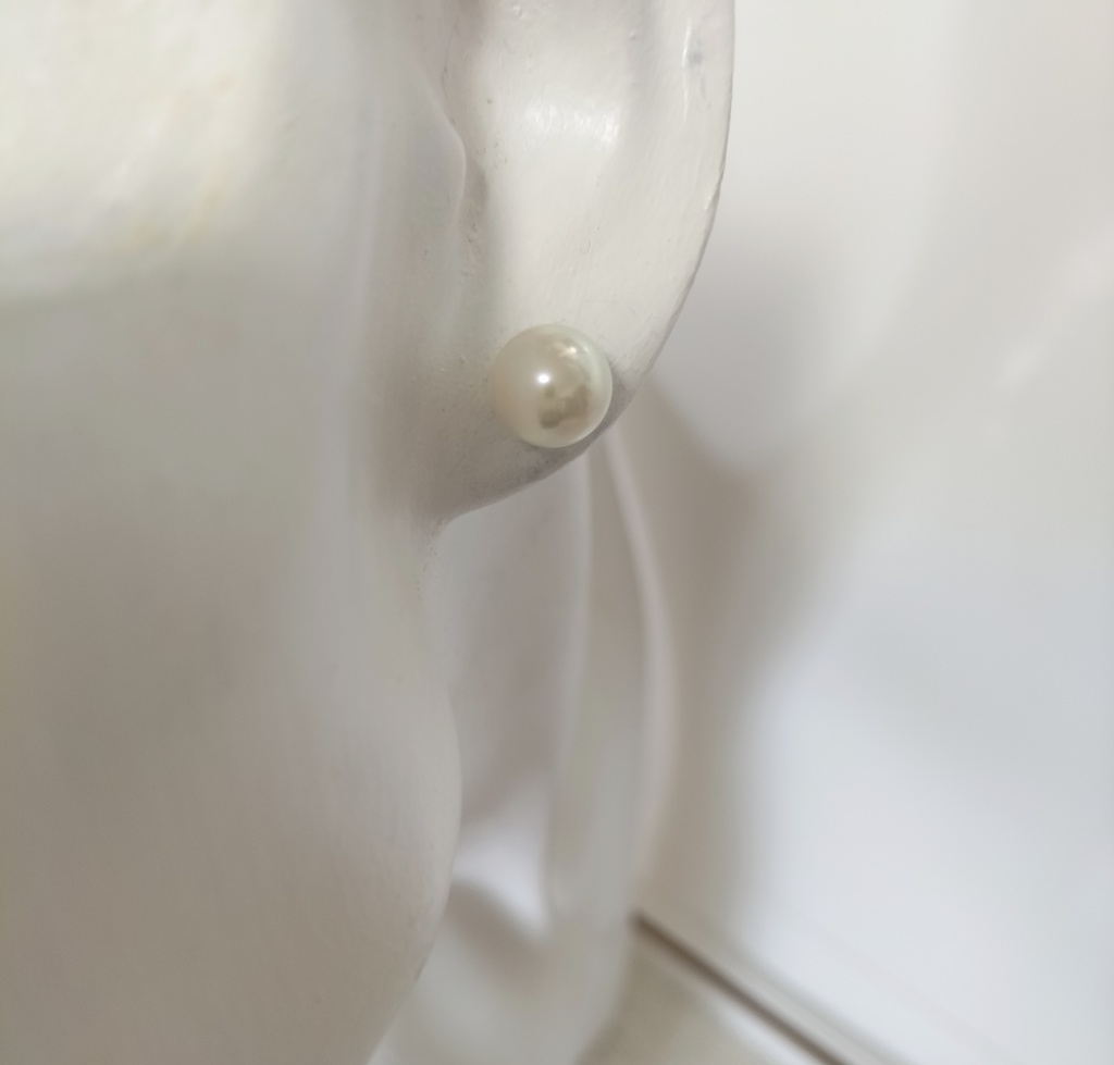 日本産あこや本真珠(宇和島産)のチタン製のピアス