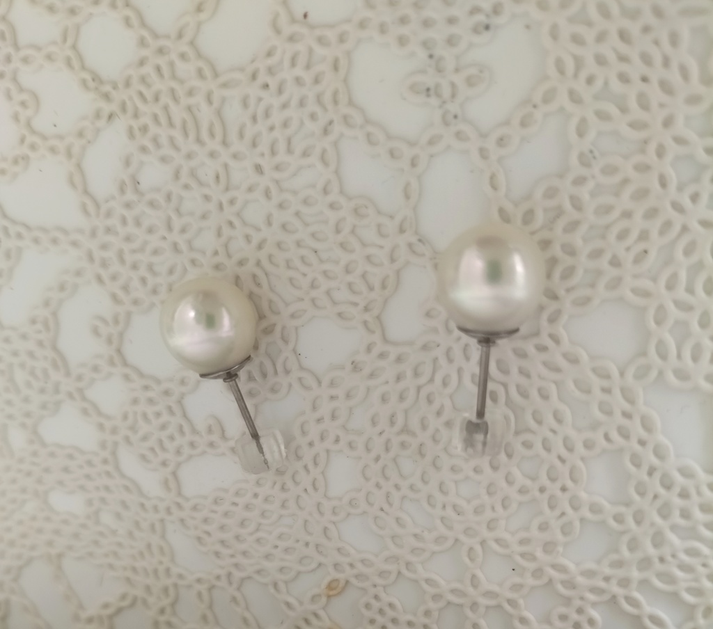日本産あこや本真珠(宇和島産)のチタン製のピアス
