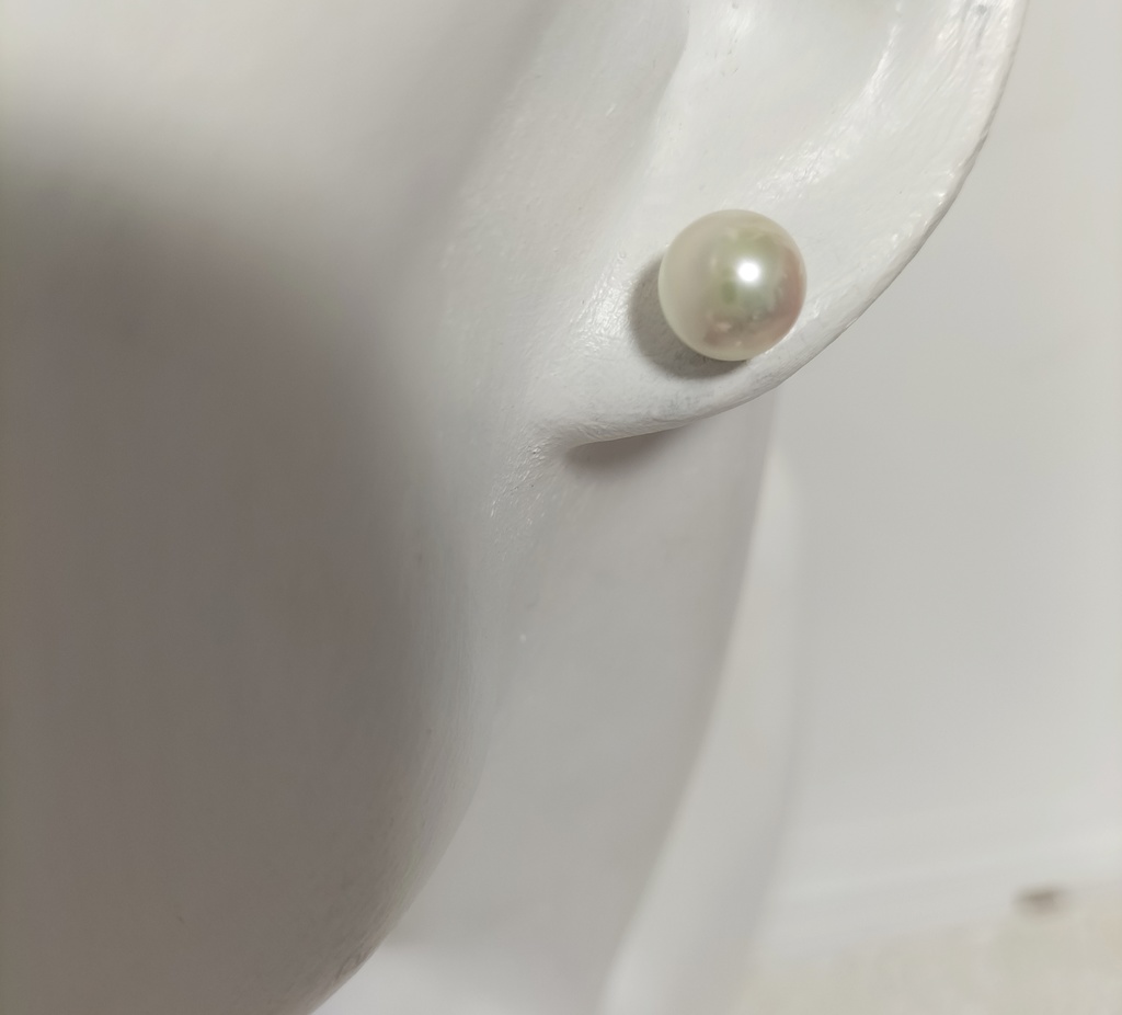日本産あこや本真珠(宇和島産)のチタン製のピアス