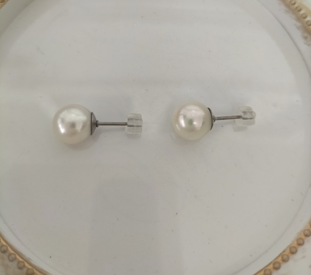 日本産あこや本真珠(宇和島産)のチタン製のピアス
