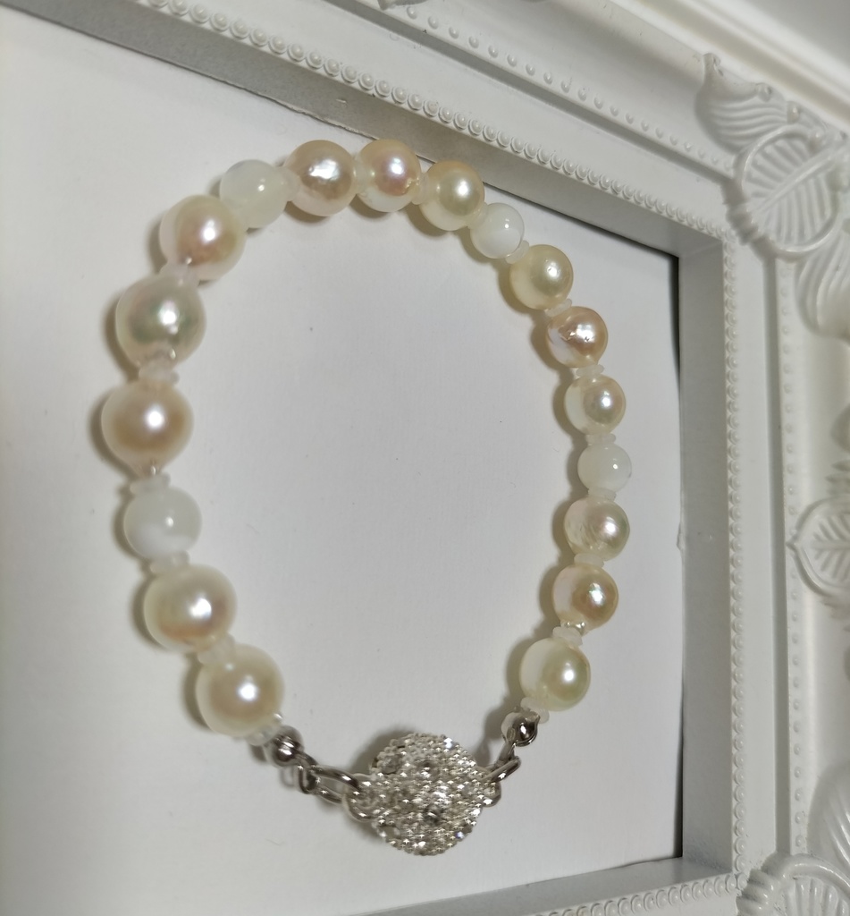 日本産あこや本真珠と天然石マザーオブパールのブレスレット