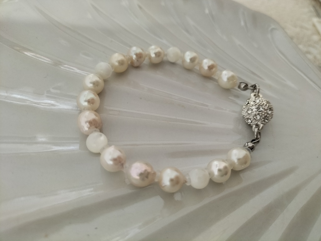 日本産あこや本真珠と天然石マザーオブパールのブレスレット