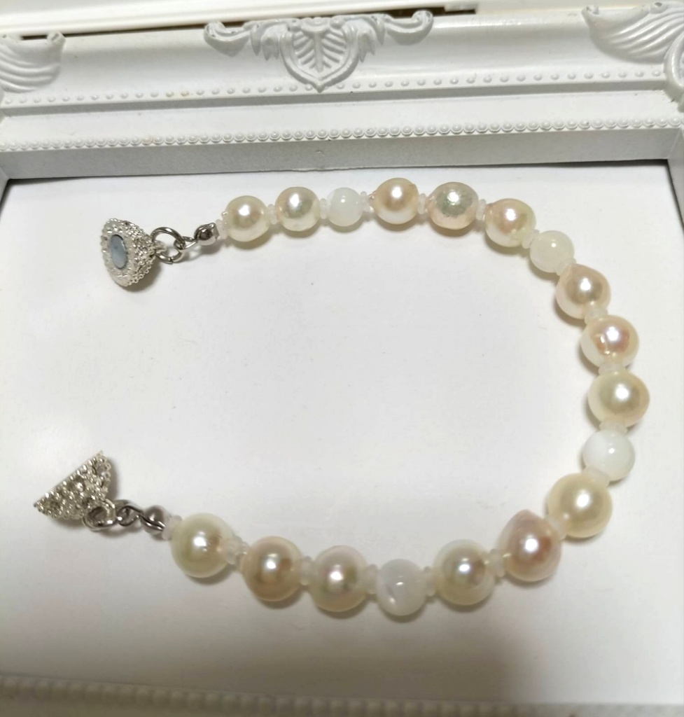日本産あこや本真珠と天然石マザーオブパールのブレスレット