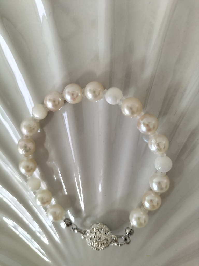 日本産あこや本真珠と天然石マザーオブパールのブレスレット