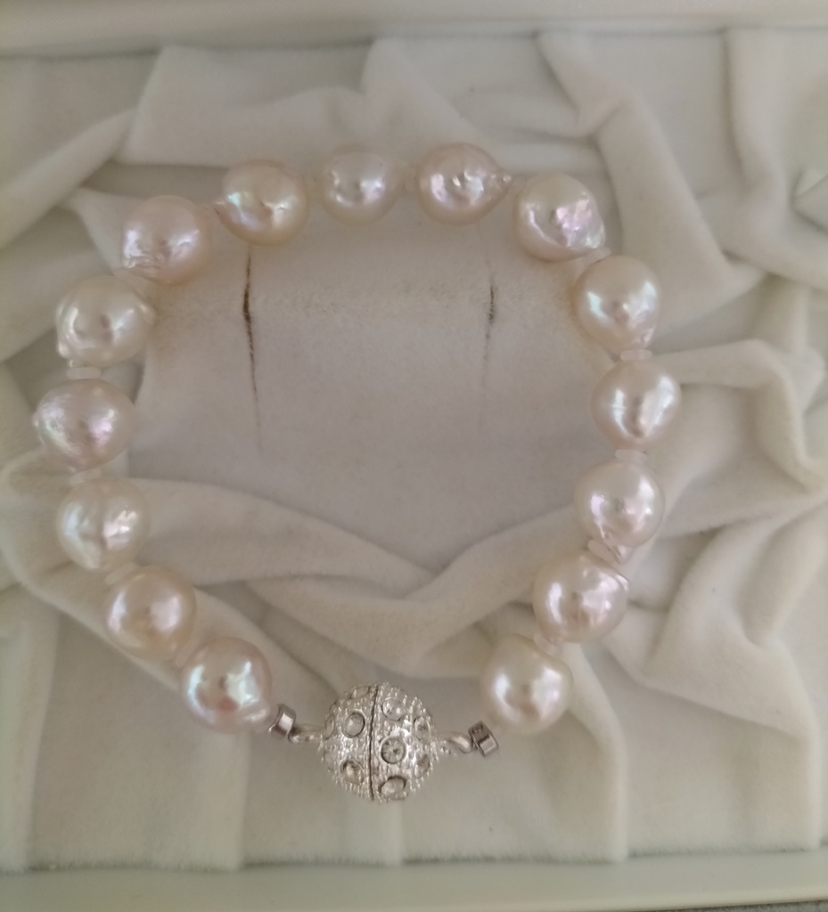 日本産あこや本真珠(宇和島産)のマグネット式ブレスレット