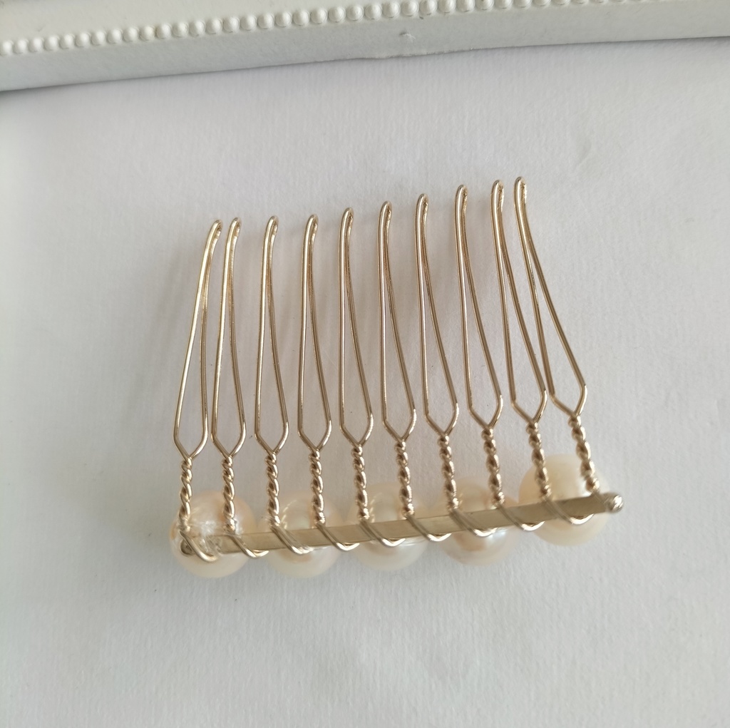 日本産あこや本真珠(宇和島産)のヘアコーム10本足