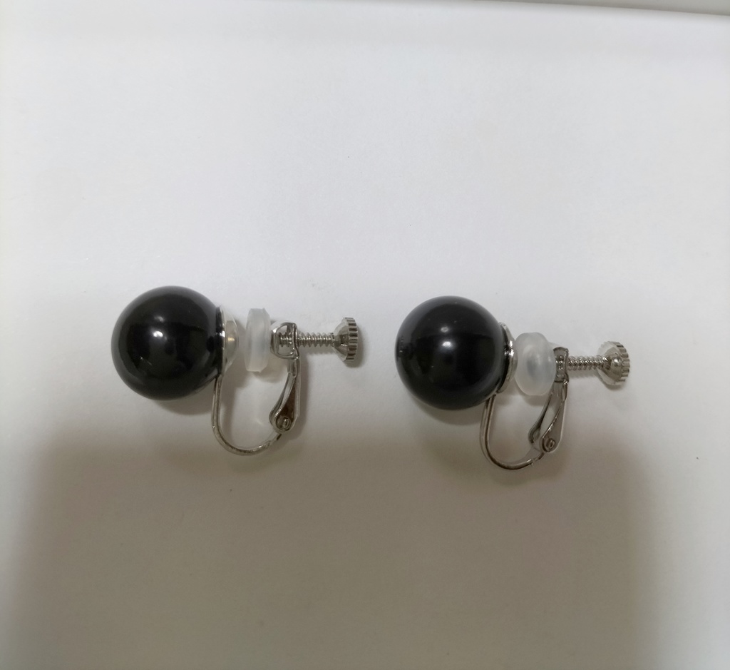 天然石ジェット(約12ミリ珠)のネジバネ式イヤリング