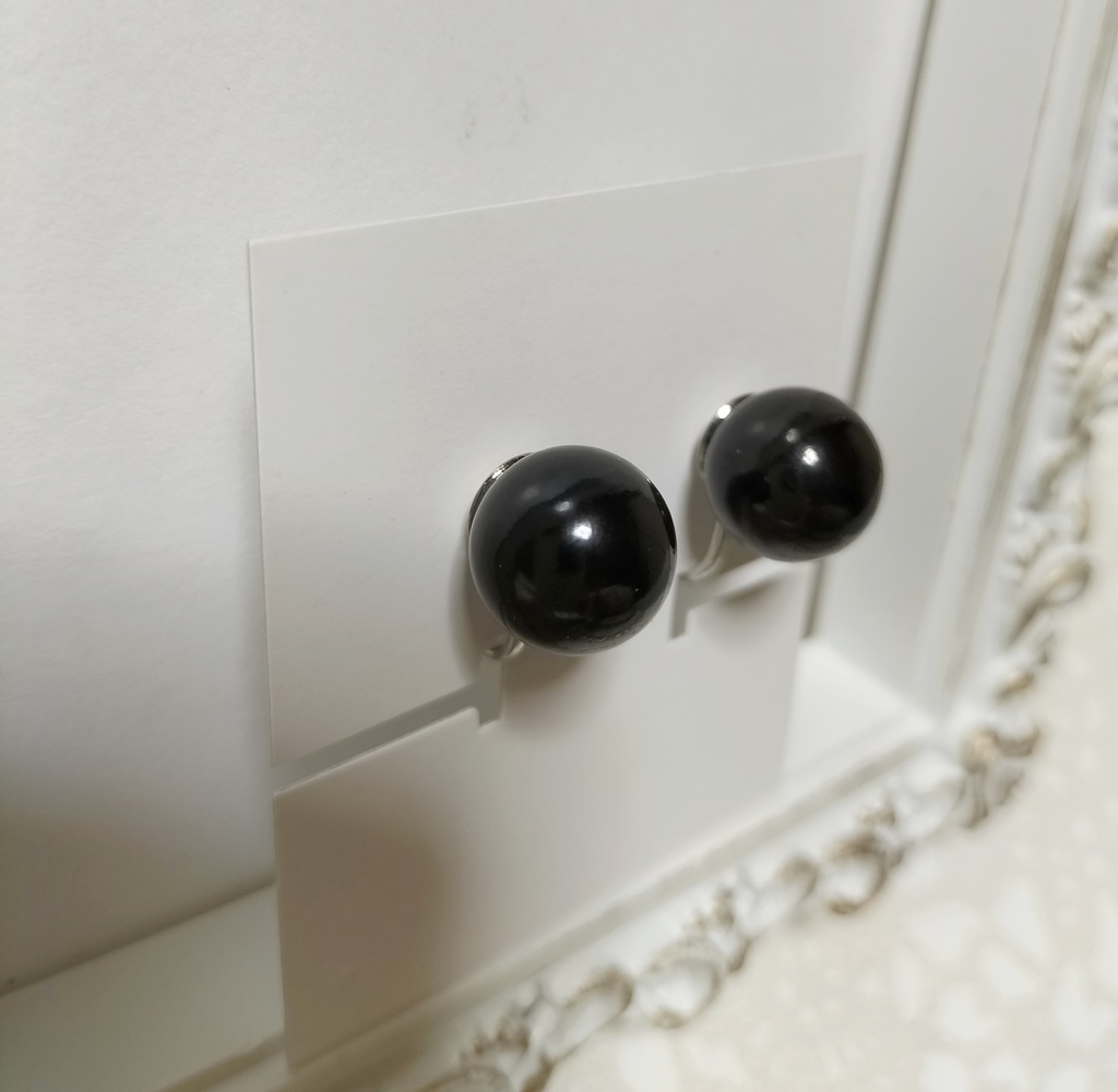 天然石ジェット(約12ミリ珠)のネジバネ式イヤリング