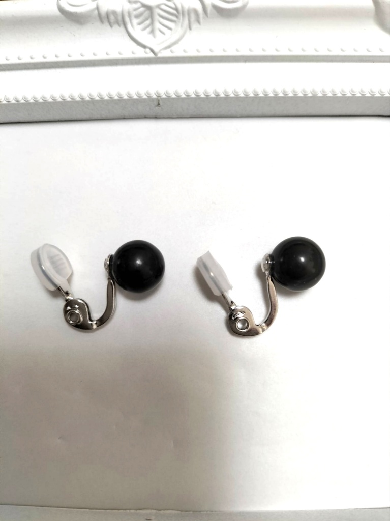 天然石ジェットのイヤリング