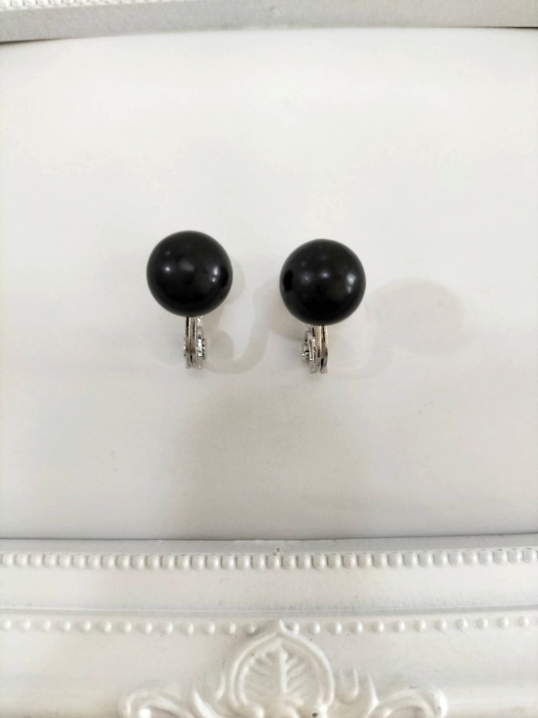 天然石ジェットのイヤリング