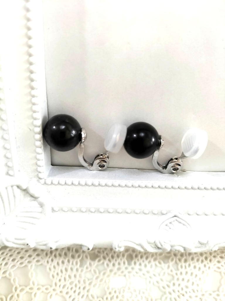 天然石ジェットのイヤリング